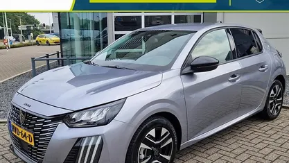 Grijs Gebruikt 2024 Peugeot 208 Allure Hatchback | € 23.895 (Eerlijke prijs)