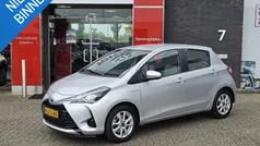 Grijs Gebruikt 2020 Toyota Yaris Hybrid Hatchback | € 16.400 (Goede deal)