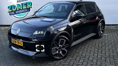 Zwart Gebruikt 2024 Renault R5 Komfort Hatchback | € 31.695 (Eerlijke prijs)