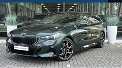 Groen Gebruikt 2025 BMW 550e Comfort Edition Stationwagen | € 119.950 (Eerlijke prijs)