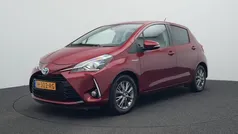 Lava red (donker rood metallic) Gebruikt 2020 Toyota Yaris Hatchback | € 18.445 (Eerlijke prijs)