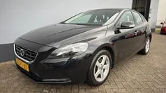 Zwart Gebruikt 2013 Volvo V40 Summum Stationwagen | € 9.950 (Eerlijke prijs)
