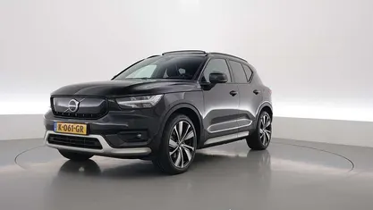 Zwart (metallic) Gebruikt 2020 Volvo XC40 R-Design SUV | € 27.900 (Eerlijke prijs)
