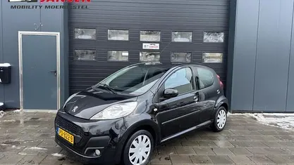 Occasion Peugeot 107 Envy 68 PK (50 kW) 2013 Zwart Hatchback