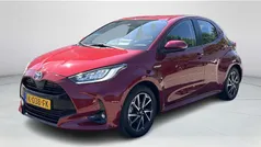 Rood Gebruikt 2020 Toyota Yaris Hybrid Edition Hatchback | € 21.450 (Eerlijke prijs)