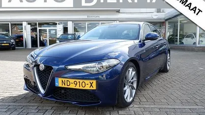 Blauw Gebruikt 2017 Alfa Romeo Giulia Super Sedan | € 25.450 (Eerlijke prijs)