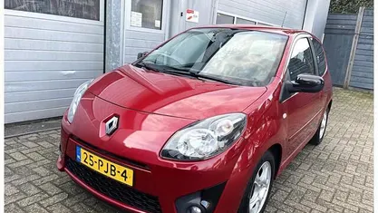 Rood Occasion 2011 Renault Twingo Hatchback | € 3.250 (Eerlijke prijs)