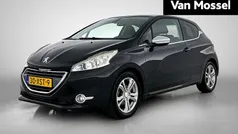 Zwart Gebruikt 2012 Peugeot 208 Allure Hatchback | € 7.440 (Eerlijke prijs)