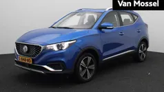 Blauw, metallic lak Gebruikt 2021 MG ZS Luxury Sedan | € 16.995 (Eerlijke prijs)