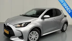 Grijs Gebruikt 2021 Toyota Yaris Hybrid Active Hatchback | € 18.950 (Eerlijke prijs)