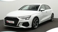 Wit, metallic lak Gebruikt 2024 Audi A3 Sportback S-Line Hatchback | € 34.450 (Eerlijke prijs)