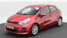 Rood Gebruikt 2015 Kia Rio Comfort Hatchback | € 8.350 (Eerlijke prijs)
