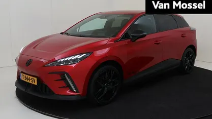 Rood Gebruikt 2023 MG MG4 EV Luxury Hatchback | € 22.444 (Eerlijke prijs)