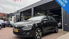 Zwart Gebruikt 2024 Dacia Sandero Journey Hatchback | € 21.895 (Eerlijke prijs)
