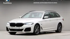 Wit Gebruikt 2022 BMW 530e M Sport Stationwagen | € 39.950 (Eerlijke prijs)