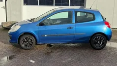 Blauw Gebruikt 2006 Renault Clio II Authentique Hatchback | € 1.499 (Eerlijke prijs)