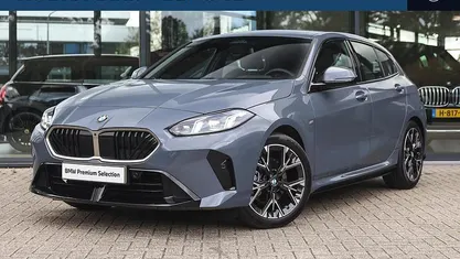 Grijs Gebruikt 2024 BMW 120 M Sport Hatchback | € 34.950 (Eerlijke prijs)