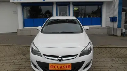 Wit Gebruikt 2013 Opel Astra Sedan | € 8.250 (Eerlijke prijs)
