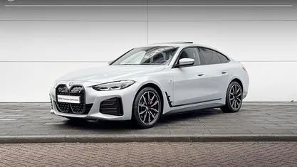 Grijs Occasion 2023 BMW i4 Executive Sedan | € 47.900 (Eerlijke prijs)