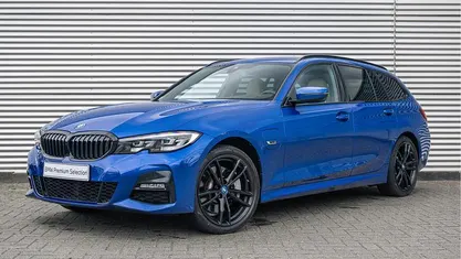 Blauw Gebruikt 2022 BMW 330e Executive Stationwagen | € 35.750 (Goede deal)
