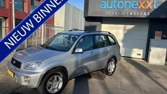 Grijs, metallic lak Gebruikt 2003 Toyota RAV4 Luna SUV | € 4.995 (Eerlijke prijs)