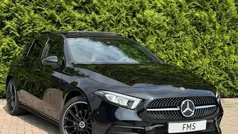 Zwart, metallic lak Gebruikt 2022 Mercedes A250 AMG line Hatchback | € 32.890 (Eerlijke prijs)
