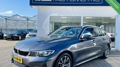 Grijs Gebruikt 2020 BMW 320 Executive Stationwagen | € 21.895 (Goede deal)