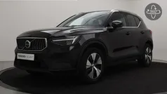 Zwart Gebruikt 2023 Volvo XC40 Core SUV | € 38.900 (Eerlijke prijs)