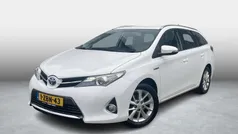 Wit Gebruikt 2014 Toyota Auris Hybrid Hatchback | € 11.499 (Eerlijke prijs)
