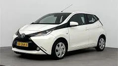 Wit Gebruikt 2018 Toyota Aygo X-play Hatchback | € 9.750 (Eerlijke prijs)