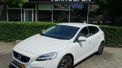 Wit Gebruikt 2017 Volvo V40 Stationwagen | € 13.441 (Eerlijke prijs)