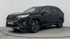 Zwart, metallic lak Gebruikt 2023 Toyota RAV4 SUV | € 41.450 (Eerlijke prijs)
