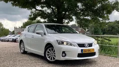 Wit, metallic lak Gebruikt 2011 Lexus CT200h Hatchback | € 9.975 (Eerlijke prijs)