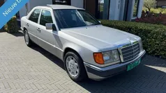 Grijs Gebruikt 1993 Mercedes 200 Sedan | € 14.950
