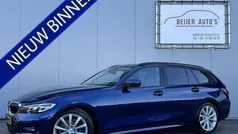 Blauw, metallic lak Gebruikt 2020 BMW 318 Executive Stationwagen | € 22.495 (Eerlijke prijs)