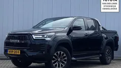 Zwart Gebruikt 2023 Toyota HiLux Sport Pickup | € 47.400 (Eerlijke prijs)