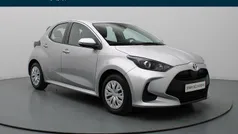 Grijs Gebruikt 2023 Toyota Yaris Hybrid Active Hatchback | € 21.490 (Eerlijke prijs)