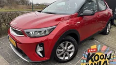 Signal red/black m Gebruikt 2023 Kia Stonic SUV | € 21.300 (Eerlijke prijs)