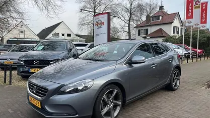 Occasion 2016 Volvo V40 Momentum Hatchback | € 9.950 (Eerlijke prijs)