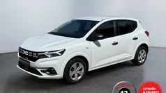 Wit Gebruikt 2023 Dacia Sandero Essentiel Hatchback | € 16.950 (Eerlijke prijs)