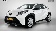 Gebruikt 2024 Toyota Aygo Play Hatchback | € 17.945 (Eerlijke prijs)