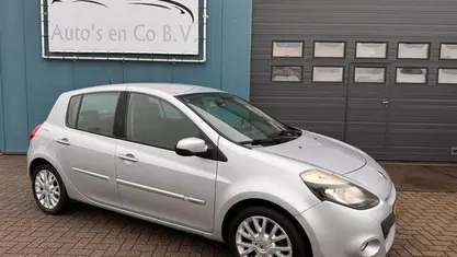 Grijs Occasion 2009 Renault Clio R.S. Dynamique Hatchback | € 2.350 (Eerlijke prijs)