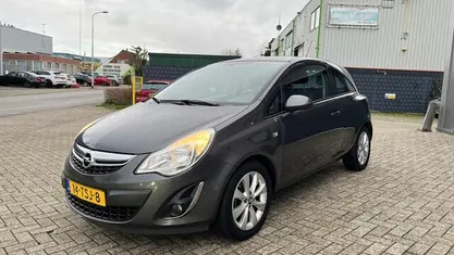 Grijs Gebruikt 2012 Opel Corsa Edition Hatchback | € 3.500 (Eerlijke prijs)