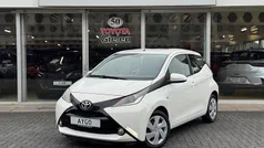 Wit Gebruikt 2017 Toyota Aygo X-play Hatchback | € 8.700 (Eerlijke prijs)