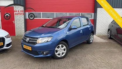 Blauw Gebruikt 2013 Dacia Sandero Lauréate Hatchback | € 4.444 (Eerlijke prijs)