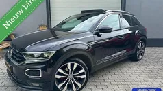 Zwart Gebruikt 2018 VW T-Roc R-line SUV | € 24.499 (Eerlijke prijs)