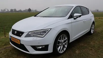 Wit (metallic) Occasion 2016 Seat Leon CONNECT Hatchback | € 12.950 (Eerlijke prijs)