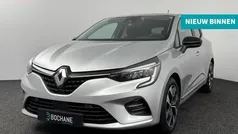 Gris platine (d69) Gebruikt 2023 Renault Clio V Evolution Hatchback | € 16.900 (Eerlijke prijs)
