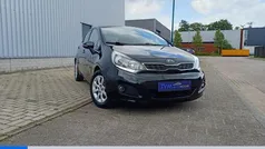 Zwart, metallic lak Gebruikt 2012 Kia Rio Plus Hatchback | € 6.940 (Goede deal)