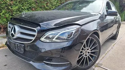 Zwart Gebruikt 2015 Mercedes E220 Ambition Sedan | € 7.100 (Goede deal)